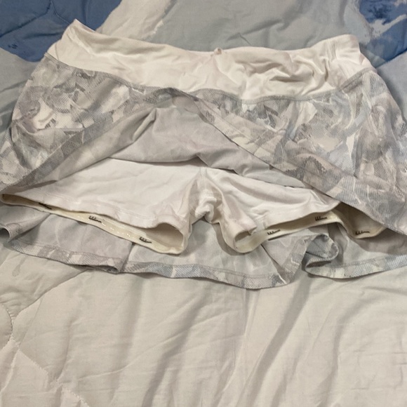 Lululemon skirt - Picture 2 of 6